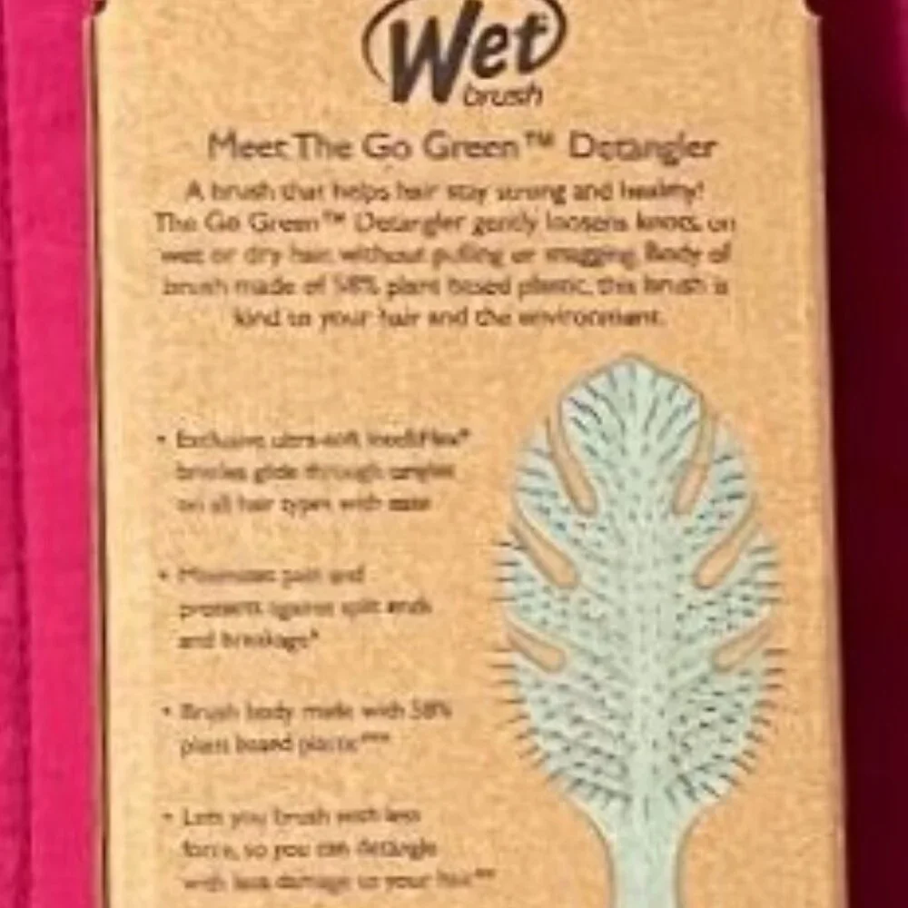 NEW WET BRUSH GO GREEN DETANGLER W/ INTELLIFLEX BRISTLES = LESS PAIN & BREAKAGE